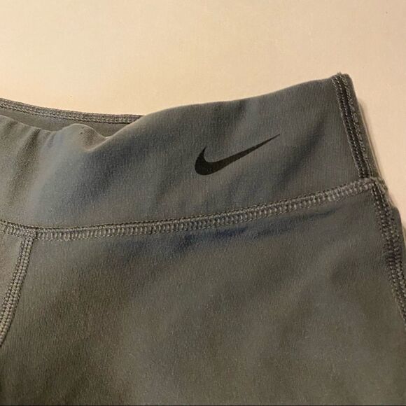 Nike Legend girls cropped Capri leggings Dri fit dark gray kids XS (4-6) - Picture 3 of 6